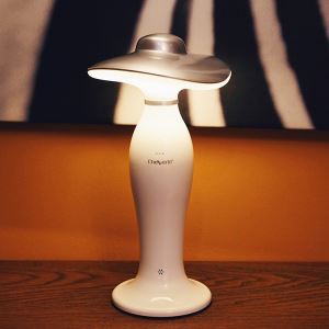 Elizabeth interaktiv lampa för taligenkänning